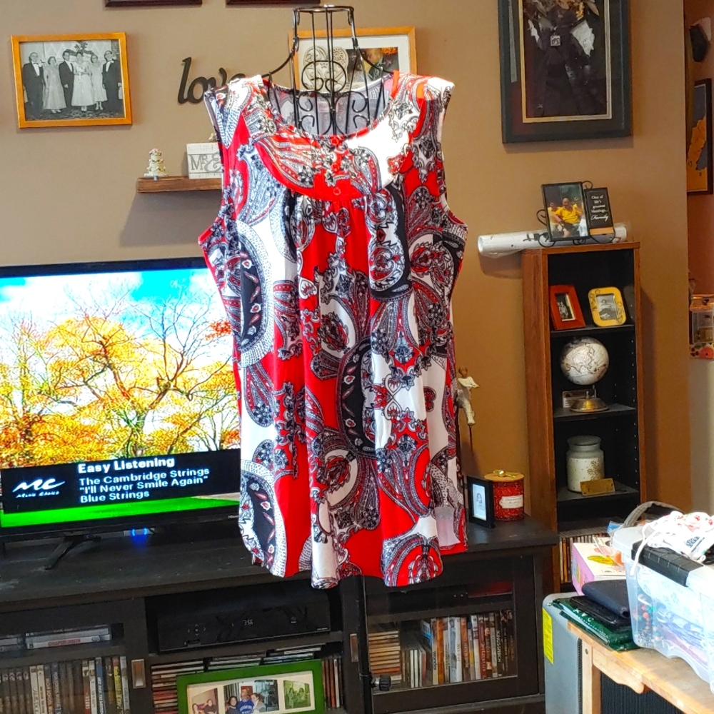 Halide sleeveless top. Size XXL
